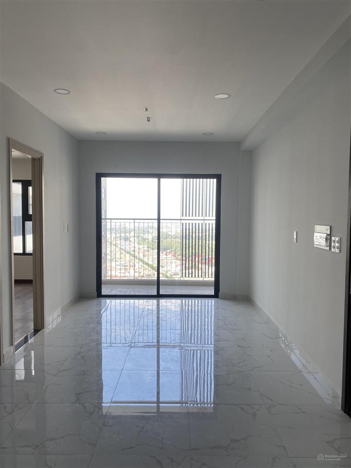 Căn hộ 2pn view hồ bơi sẵn sổ hồng tầng trung cần bán nhanh cho khách thiện chí