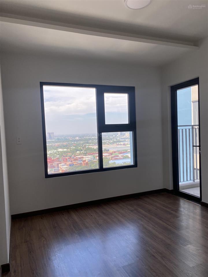 Căn hộ 2pn view hồ bơi sẵn sổ hồng tầng trung cần bán nhanh cho khách thiện chí