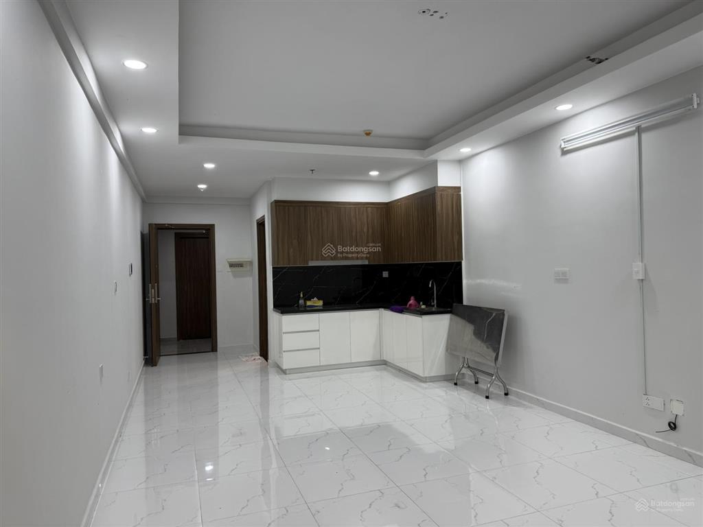 Chính chủ bán nhanh studio view nội khu hồ bơi tầng thấp cho khách thiện chí