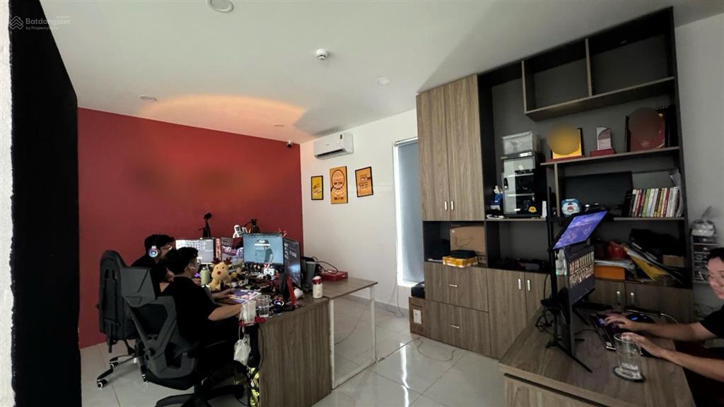 Bán nhà mặt tiền đường 39 kđt vạn phúc