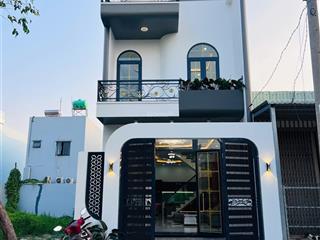 Cần bán gấp siêu phẩm 2 lầu ngay bến xe quận 8  dt 5x18  sổ hồng riêng . giá  1 tỷ 300tr còn tl