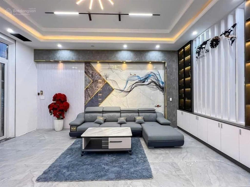 Cần bán gấp siêu phẩm 2 lầu ngay bến xe quận 8  dt 5x18  sổ hồng riêng . giá  1 tỷ 300tr còn tl