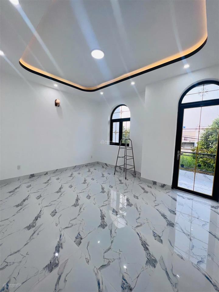 Cần bán gấp siêu phẩm 2 lầu ngay bến xe quận 8  dt 5x18  sổ hồng riêng . giá  1 tỷ 300tr còn tl