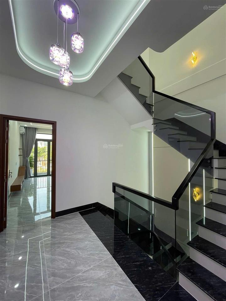 Hàng hiếm  siêu phẩm 2 lầu 100m2 ở gần bv nhi đồng 3  shr  giá  còn tl