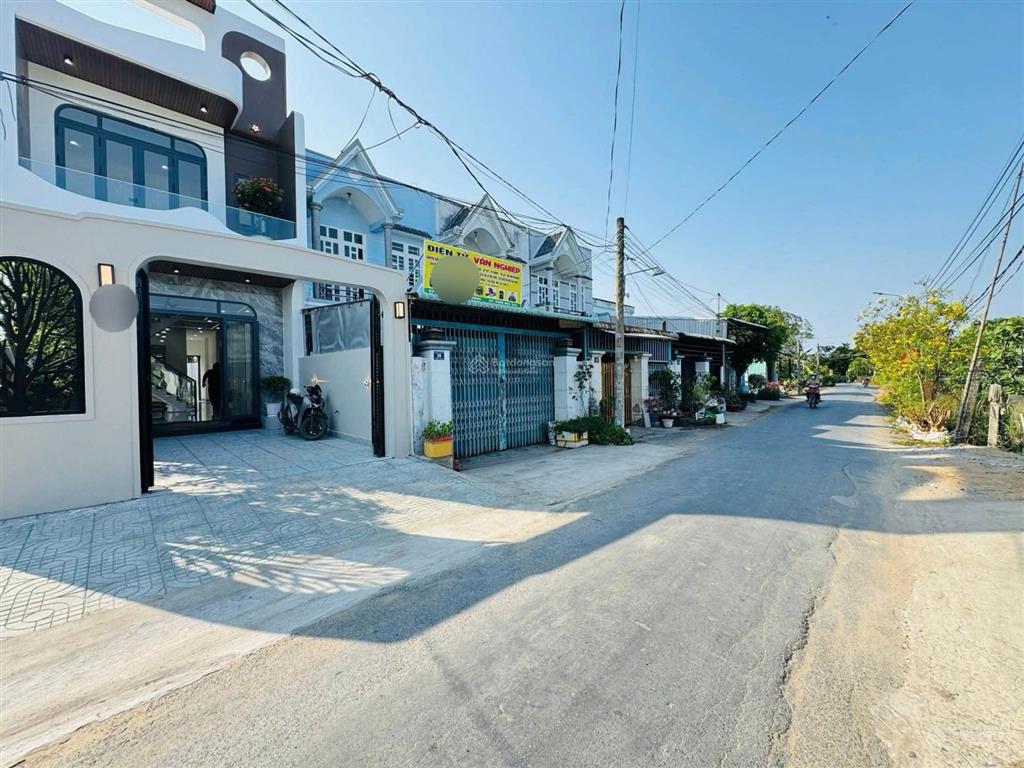 Cần bán nhà mới ở kdc gia hòa  ql50 . dt 5x25 . shr . giá  1 tỷ 350 triệu còn tl