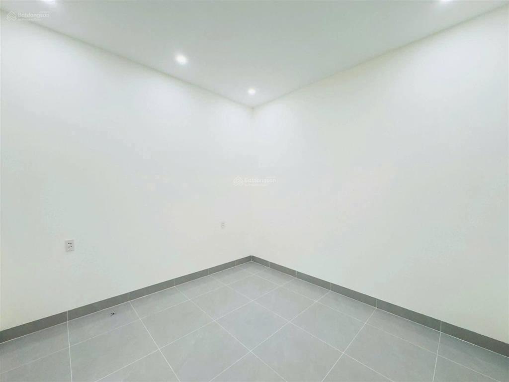 Cần bán nhà mới ở kdc gia hòa  ql50 . dt 5x25 . shr . giá  1 tỷ 350 triệu còn tl