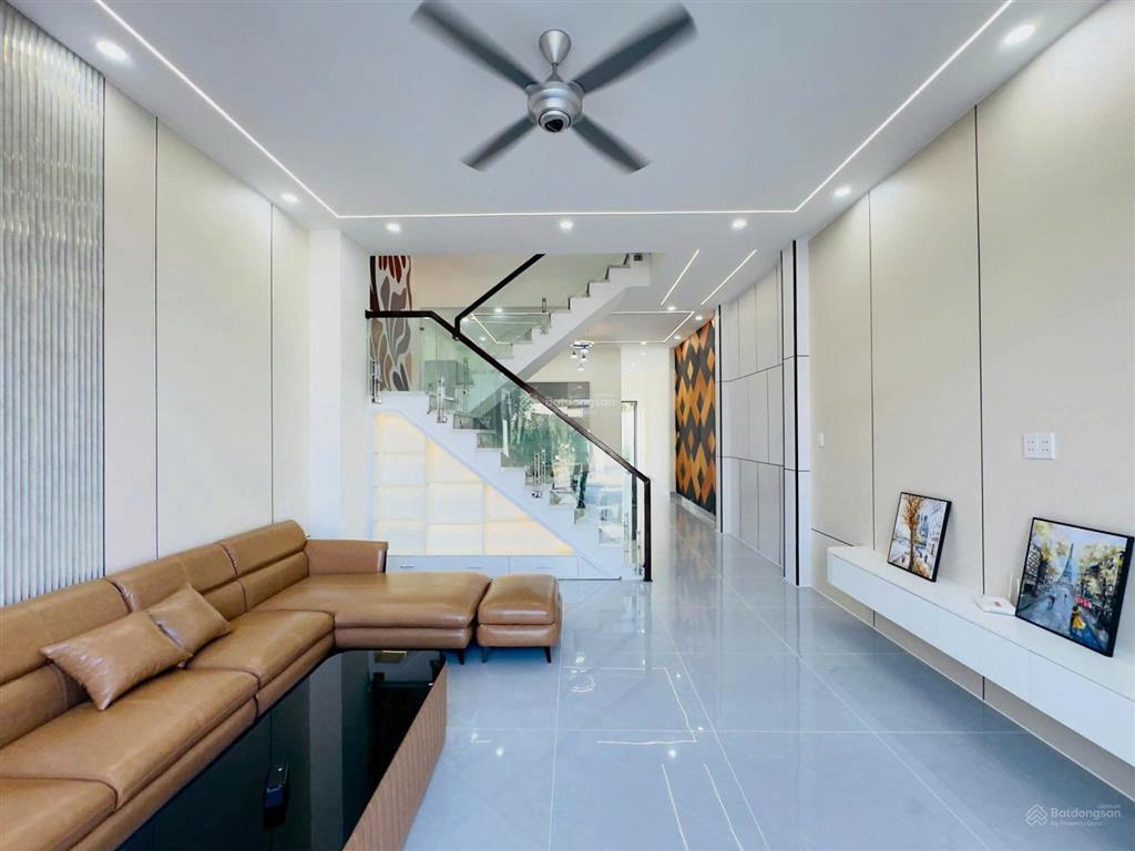 Cần bán nhà mới ở kdc gia hòa  ql50 . dt 5x25 . shr . giá  1 tỷ 350 triệu còn tl