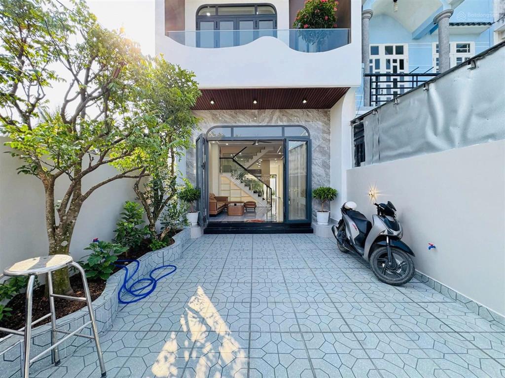 Cần bán nhà mới ở kdc gia hòa  ql50 . dt 5x25 . shr . giá  1 tỷ 350 triệu còn tl