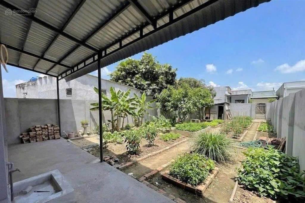 Bán gấp nhà vườn 130m2 ở tân liêm gần chợ phú lạc . sổ hồng riêng . giá  790tr còn thương lượng