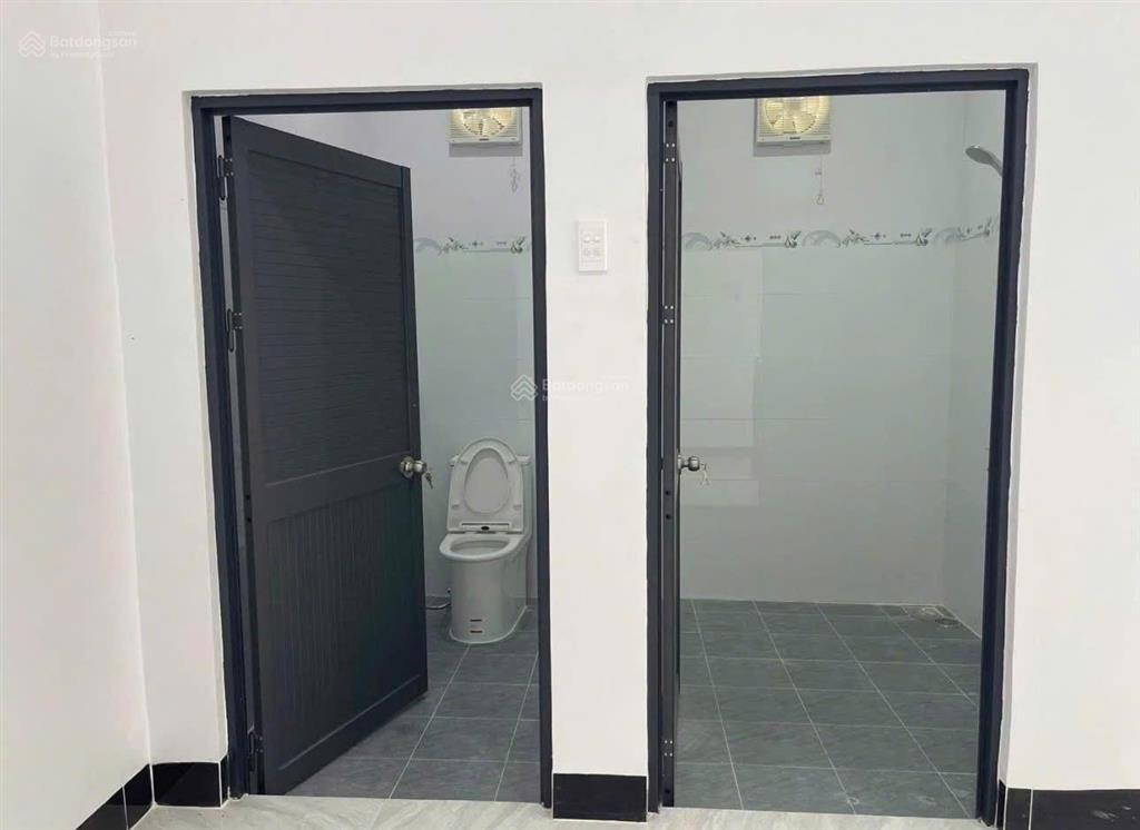 Bán gấp nhà vườn 130m2 ở tân liêm gần chợ phú lạc . sổ hồng riêng . giá  790tr còn thương lượng