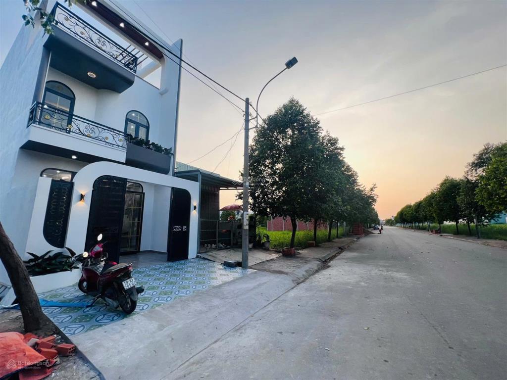 Cần bán gấp siêu phẩm 2 lầu ngay bến xe quận 8  dt 5x18  sổ hồng riêng. còn tl