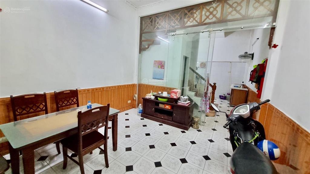 Nhà nguyên căn mặt bằng 40m2, 4 tầng tại thịnh quang, thái thịnh