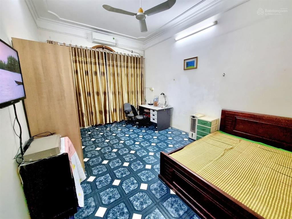 Nhà nguyên căn mặt bằng 40m2, 4 tầng tại thịnh quang, thái thịnh