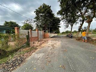 Hạ giá 600tr bán đất thổ cư góc 2mt đường nhựa 30x26m xây dựng ngay bao đẹp