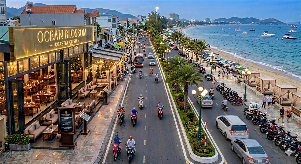Mặt bằng trống mặt tiền biển thùy vân 2000m2