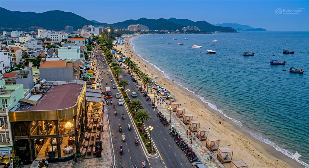 Mặt bằng trống mặt tiền biển thùy vân 2000m2