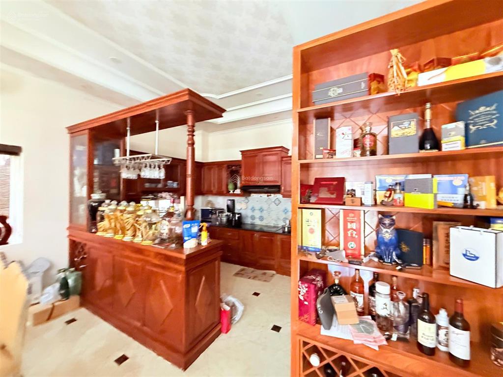 Bán biệt thự lạc long quân  phường 2