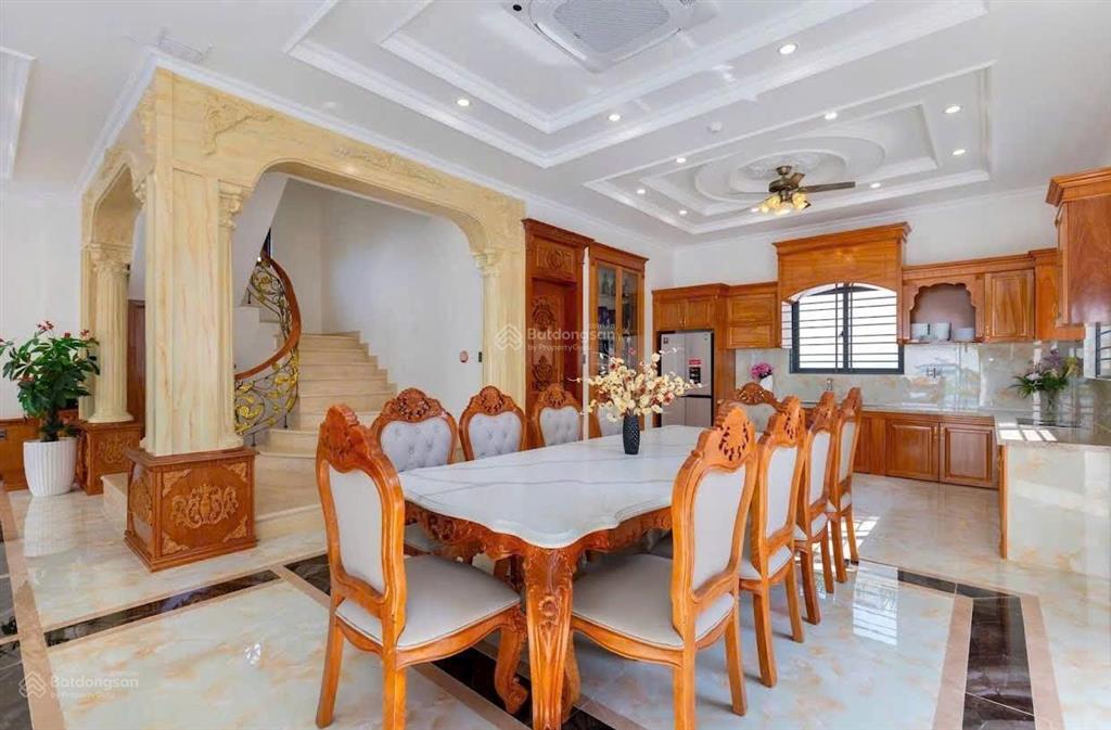 Biệt thự góc 2 mặt tiền ngay biển thùy vân