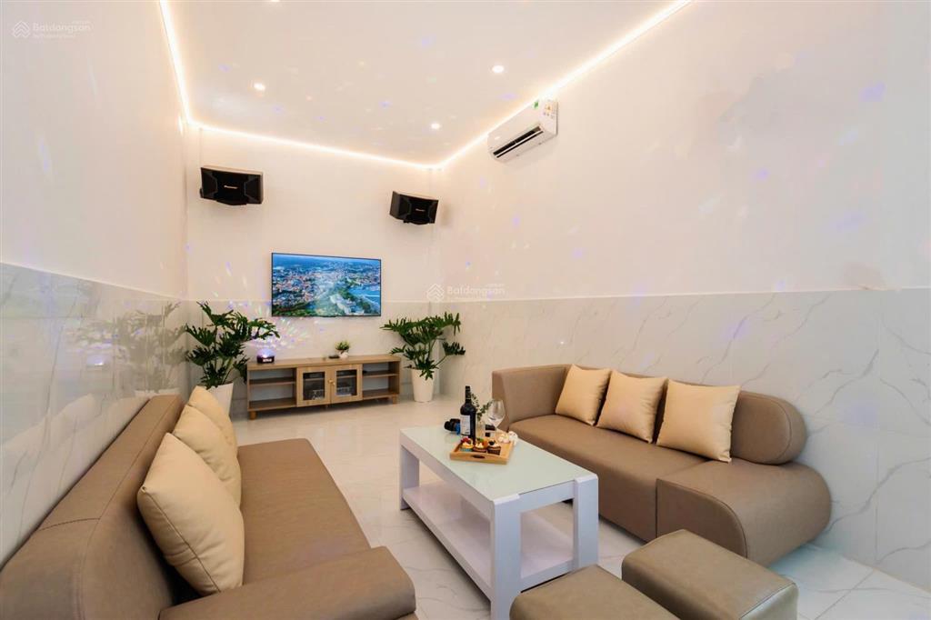 Biệt thự hồ bơi mặt tiền đường 30m  cách biển 150m