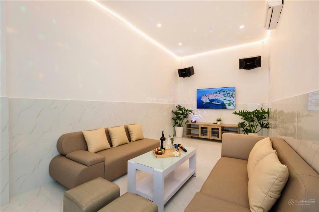 Biệt thự hồ bơi mặt tiền đường 30m  cách biển 150m