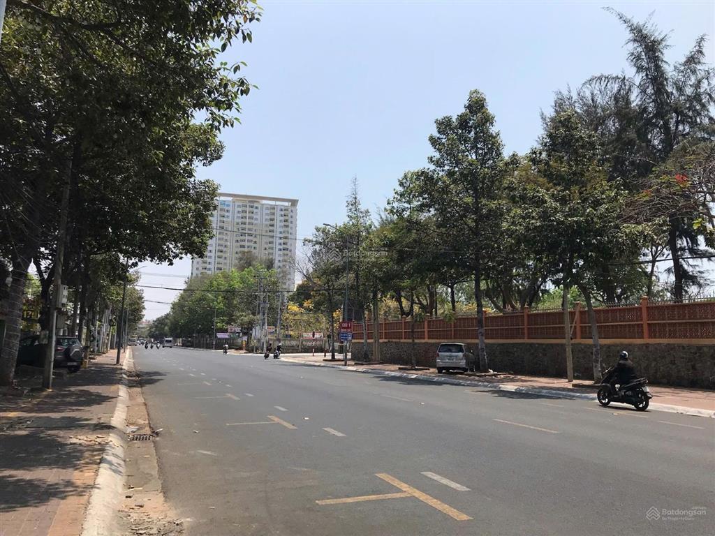 Bán quỹ đất lớn  lô góc 2 mặt tiền võ thị sáu