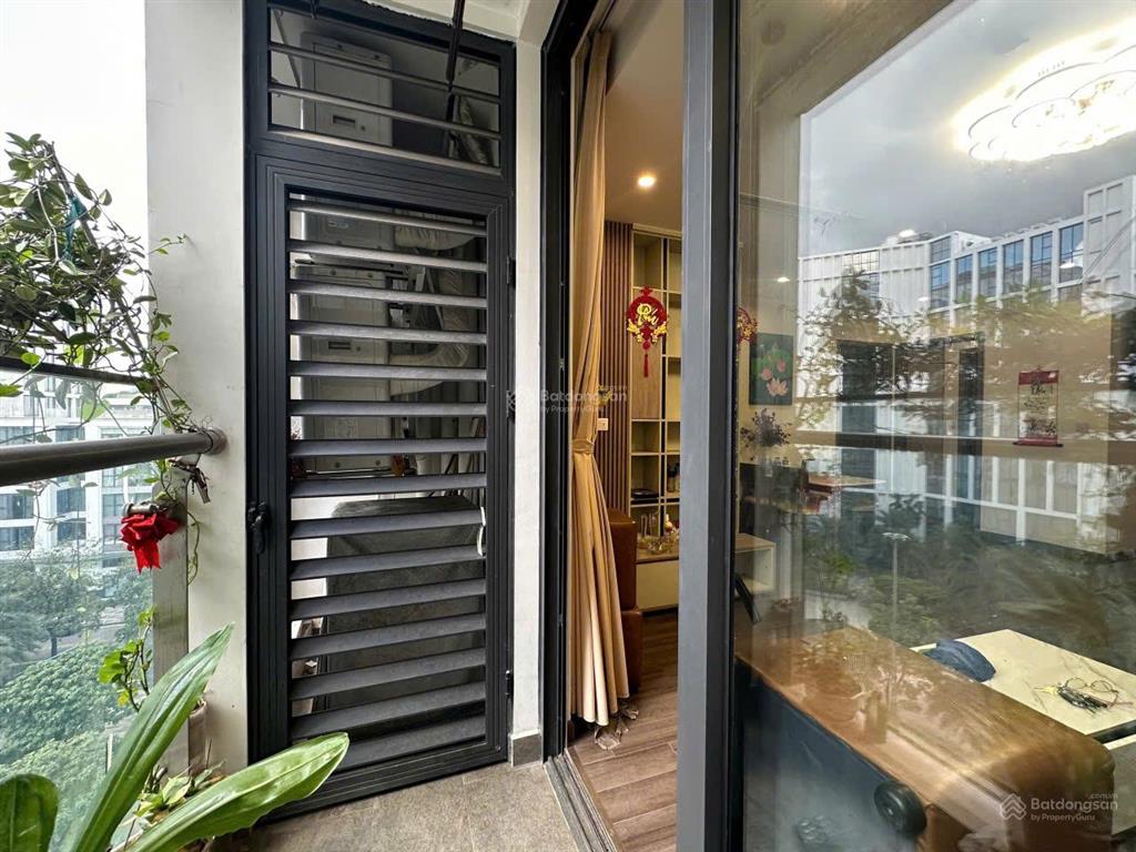 Cho thuê căn góc 2pn, 3pn, full đồ, giá từ 15 tr/tháng  chung cư vinhomes symphony.