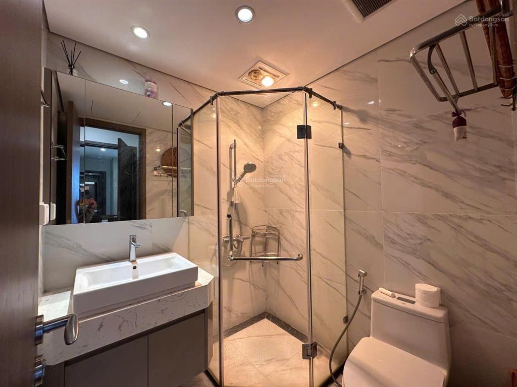 Cho thuê căn góc 2pn, 3pn, full đồ, giá từ 15 tr/tháng  chung cư vinhomes symphony.
