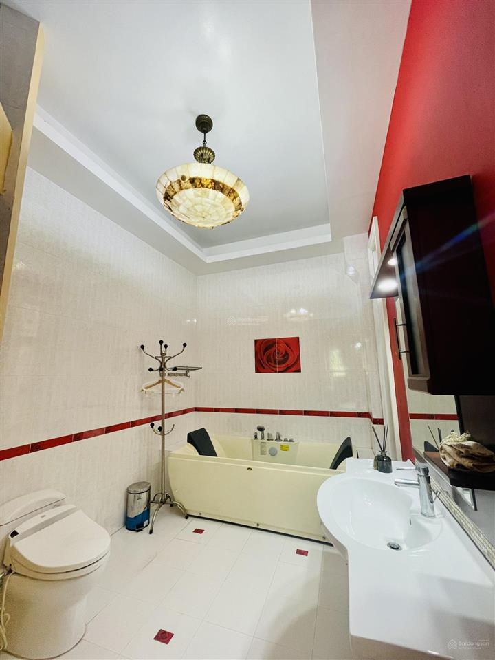 Cho thuê căn biệt thự sân vườn khu sao đỏ