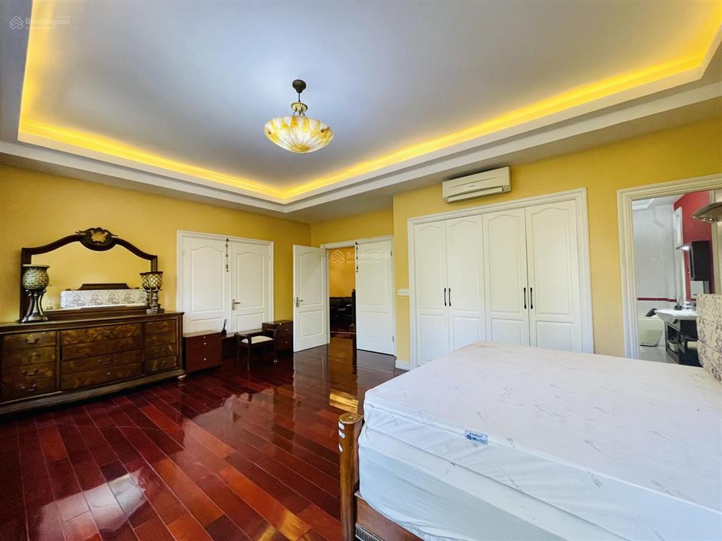 Cho thuê căn biệt thự sân vườn khu sao đỏ
