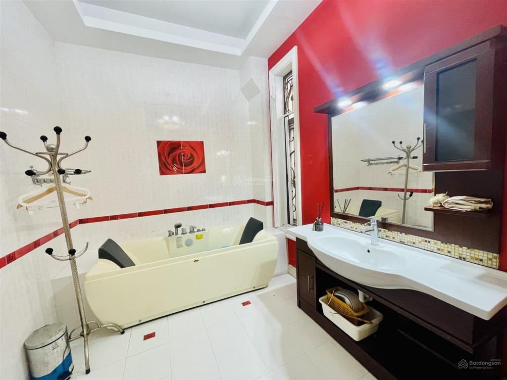 Cho thuê căn biệt thự sân vườn khu sao đỏ