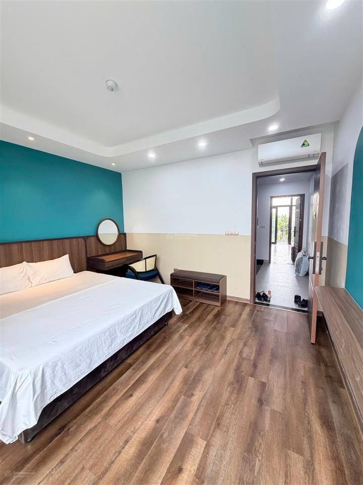 Cho thuê nguyên căn shophouse vinhomes vũ yên