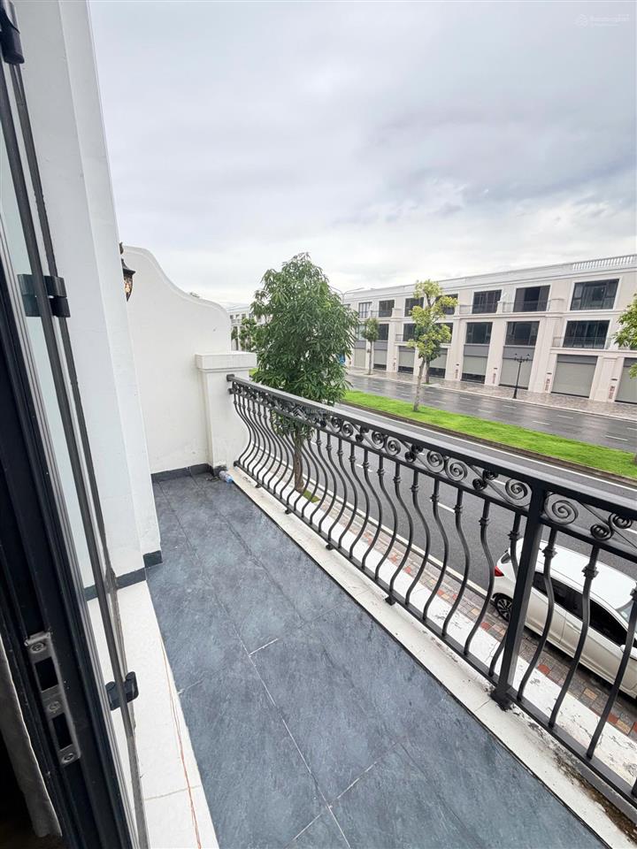 Cho thuê nguyên căn shophouse vinhomes vũ yên