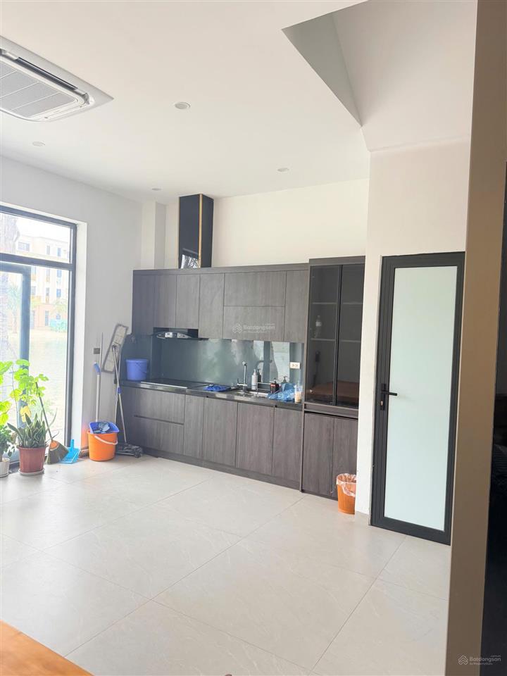Cho thuê nguyên căn shophouse vinhomes vũ yên
