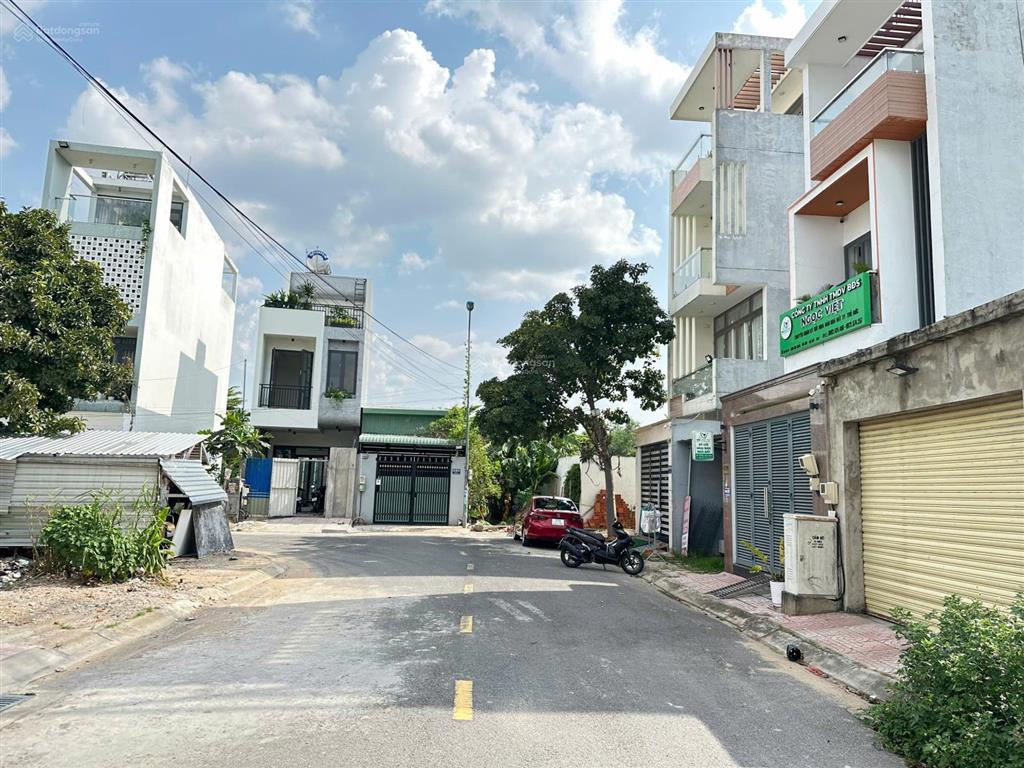 Bán nhà cấp 4, 74m2  giá chỉ 5,7 tỷ  hẻm 68 bưng ông thoàn đường thông rộng 12m  0979 606 ***