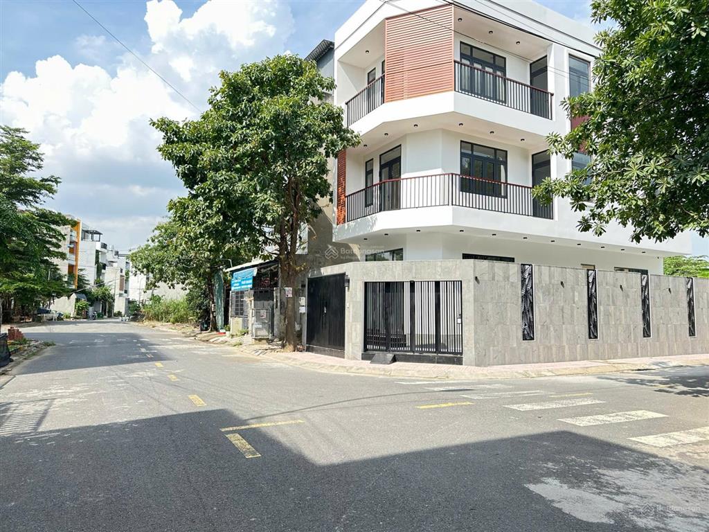 Bán nhà cấp 4, 74m2  giá chỉ 5,7 tỷ  hẻm 68 bưng ông thoàn đường thông rộng 12m  0979 606 ***