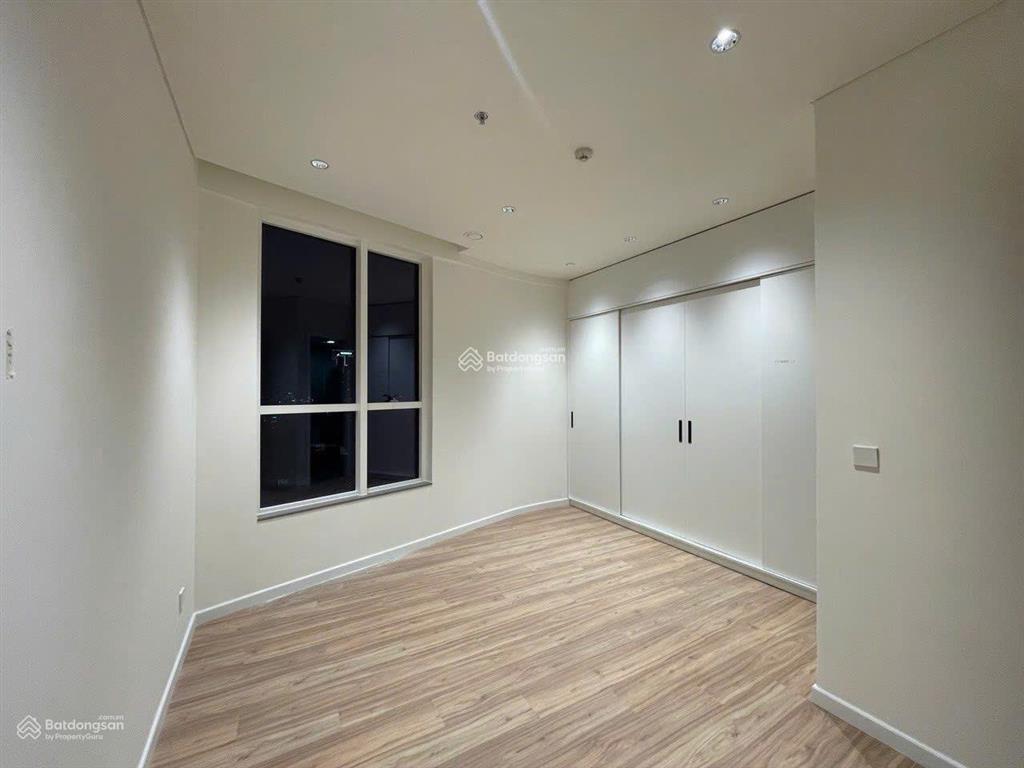 Căn 2 phòng ngủ chủ cần bán gấp trong tháng 8. giá tốt