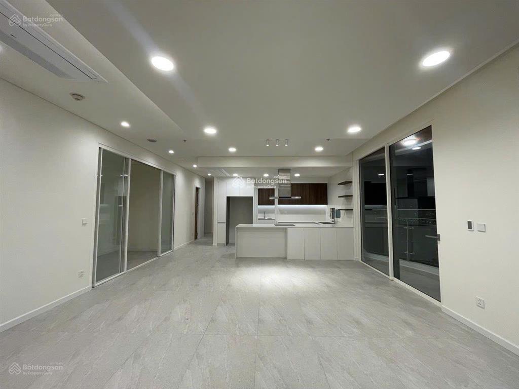 Căn 2 phòng ngủ chủ cần bán gấp trong tháng 8. giá tốt