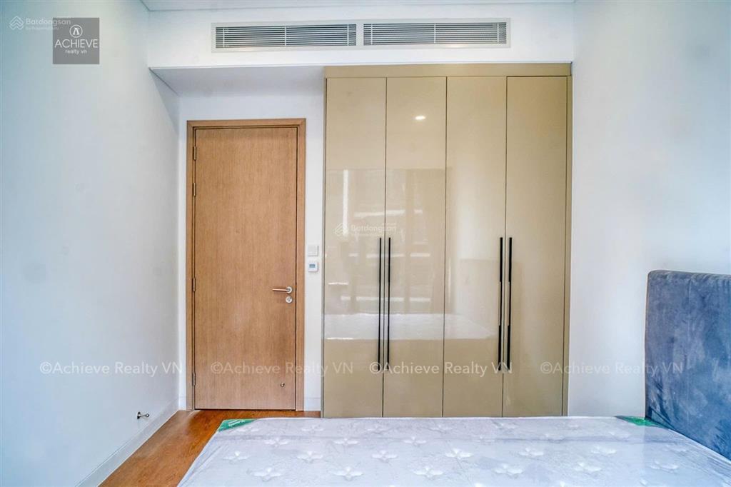 Căn 3 phòng ngủ view sông quận 1 & nội khu. chủ cần bán gấp trong tháng 7 giá cực tốt.