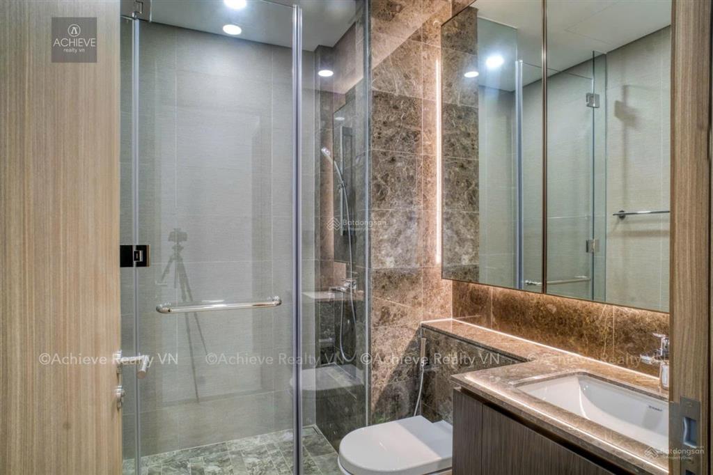 Căn 3 phòng ngủ view sông quận 1 & nội khu. chủ cần bán gấp trong tháng 7 giá cực tốt.