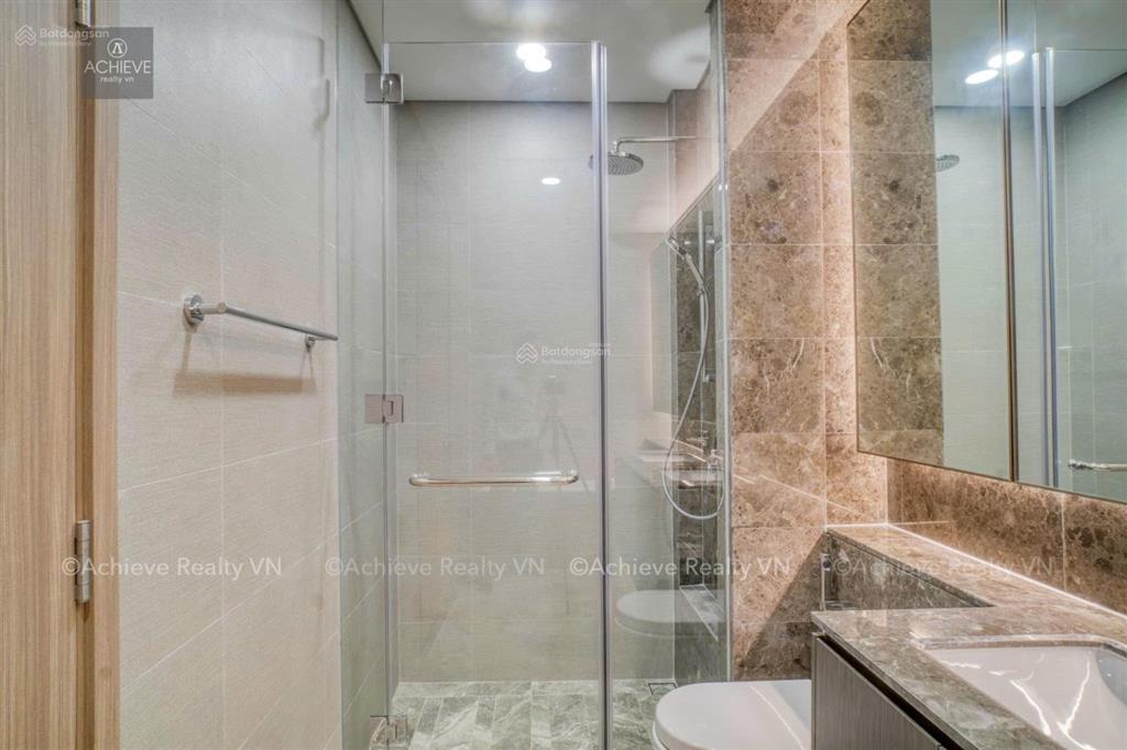 Căn 3 phòng ngủ view sông quận 1 & nội khu. chủ cần bán gấp trong tháng 7 giá cực tốt.