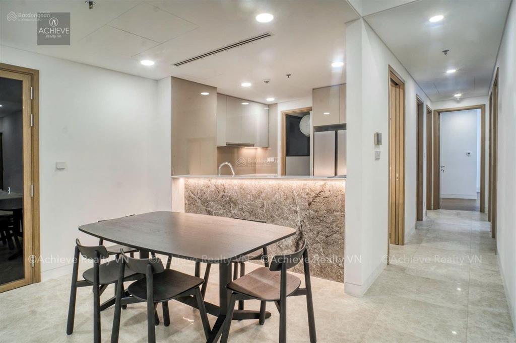 Căn 3 phòng ngủ view sông quận 1 & nội khu. chủ cần bán gấp trong tháng 7 giá cực tốt.