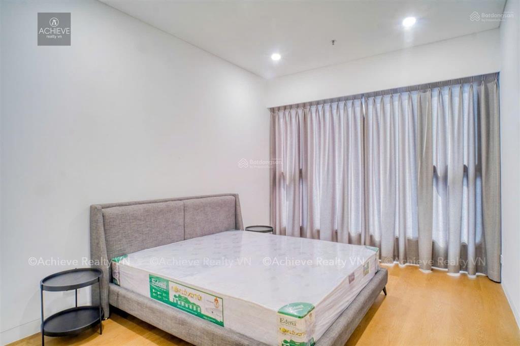 Căn 3 phòng ngủ view sông quận 1 & nội khu. chủ cần bán gấp trong tháng 7 giá cực tốt.