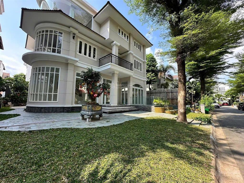 Chủ cần bán gấp căn biệt thự lan anh quận 2 trong tháng 6 này.