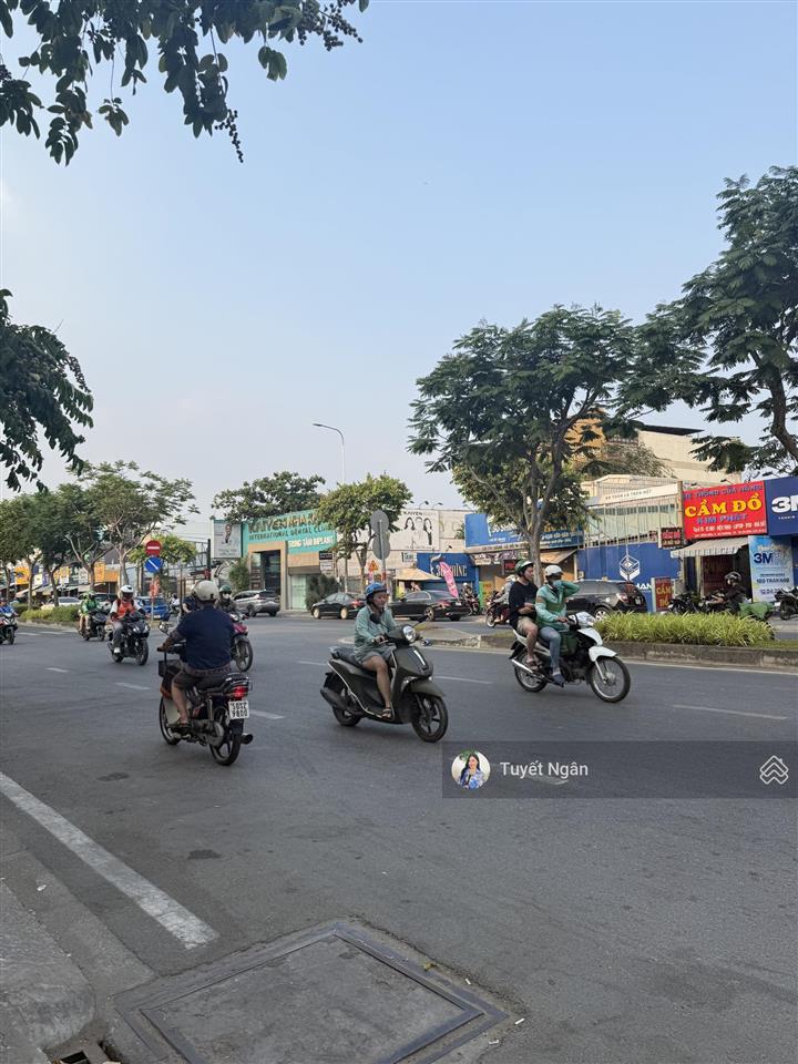 Bán toà nhà trần não quận 2  550 triệu/m2 sẵn kết cấu ~ 3000m2 sàn