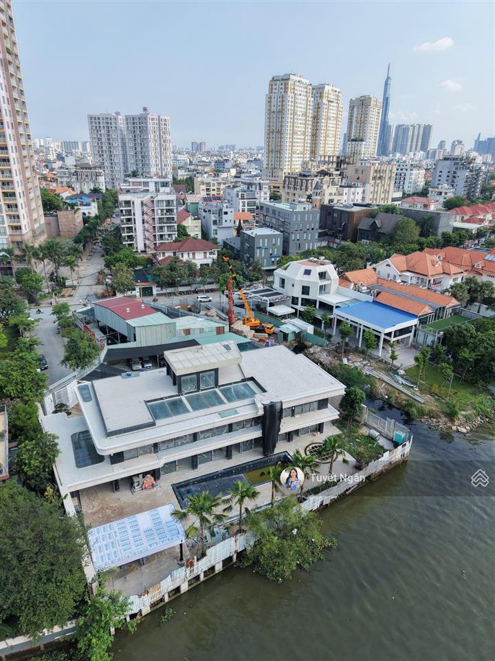 Biệt thự trực diện sông bến du thuyền, thảo điền quận 2  1.100m2  giá thương lượng  450 triệu/th