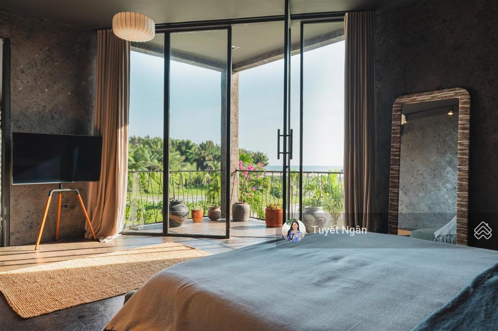 Bán dinh thự trực diện sông, quận 2  1200m²  280 tỷ