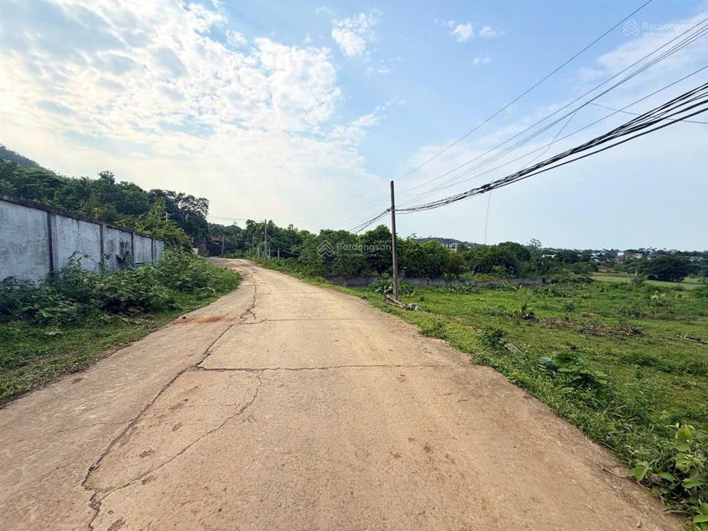Bán lô đất 2324,5m2, thổ cư lên tới 2000m2 tại thôn bạch thạch, phú cát, hà nội
