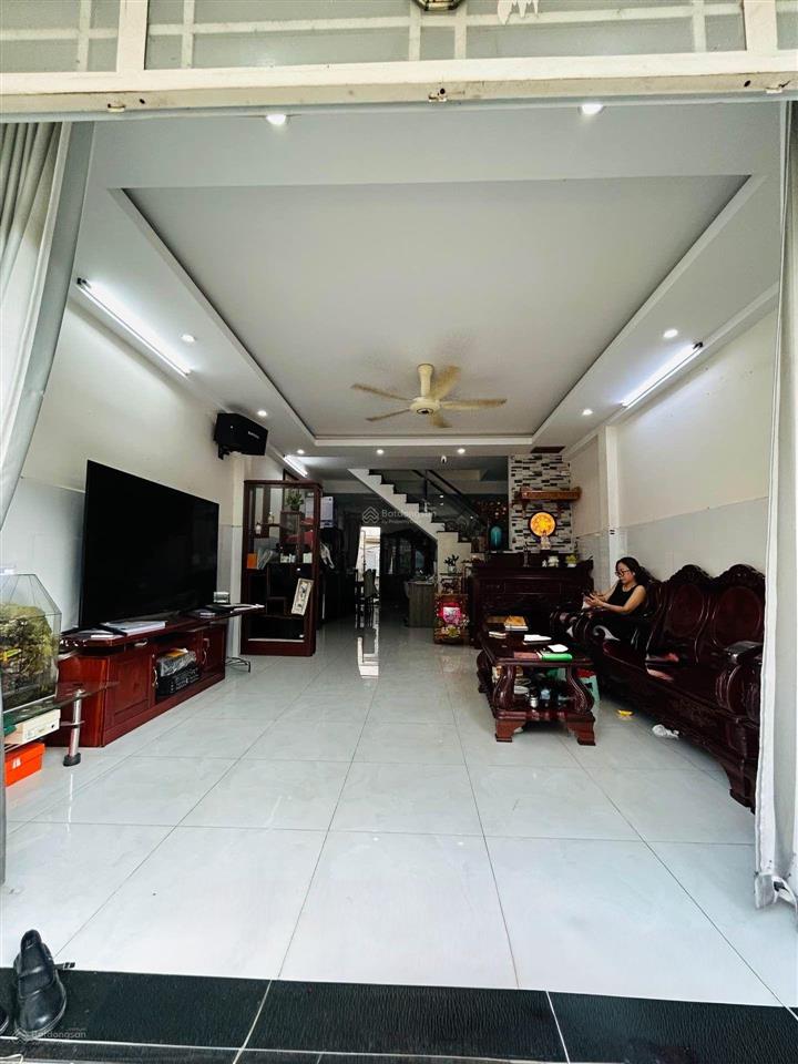 Nhà 2 tầng 68m2 sân rộng 5m sát mt trần xuân soạn tân hưng q7 chỉ 90tr/m2.