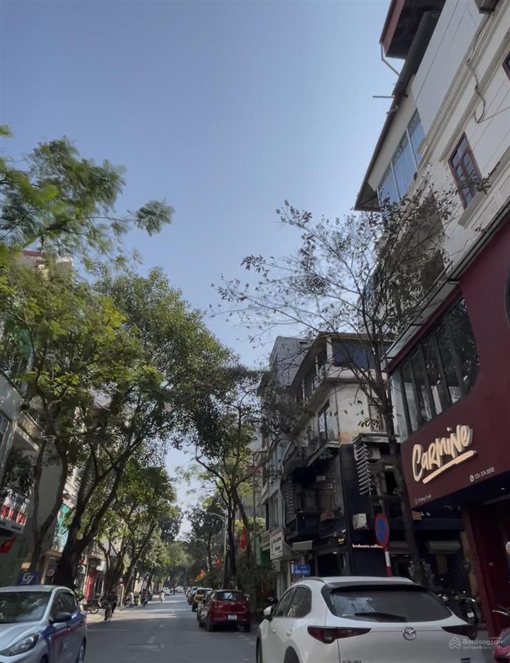 Bán nhà hàng chuối, 76m2, 5 tầng, mặt tiền 6.8m, ba bước ra phố.