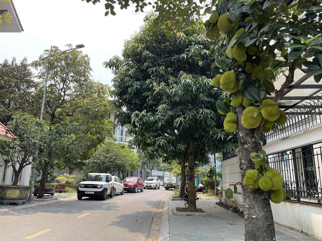 Bán biệt thự thành phố giao lưuphạm văn đồng, 280m2, 4t, mt 46m, 3 mặt tiền!